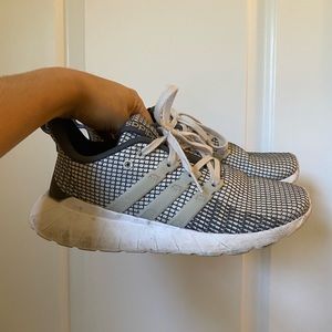 Athletic Adidas Shoes | Boys 5 / Woman size 7